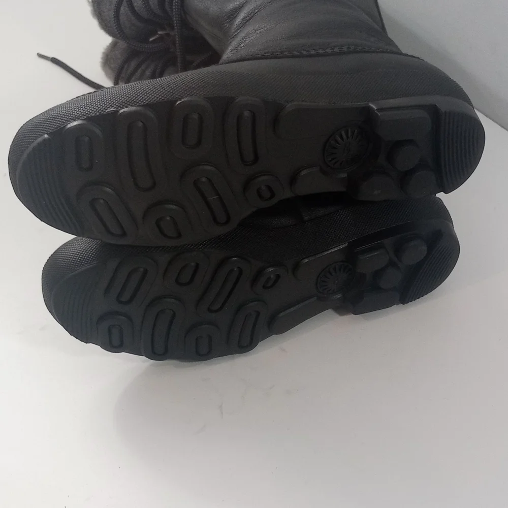UGG leather waterproof boots - size 7 US - Picture 9 of 12